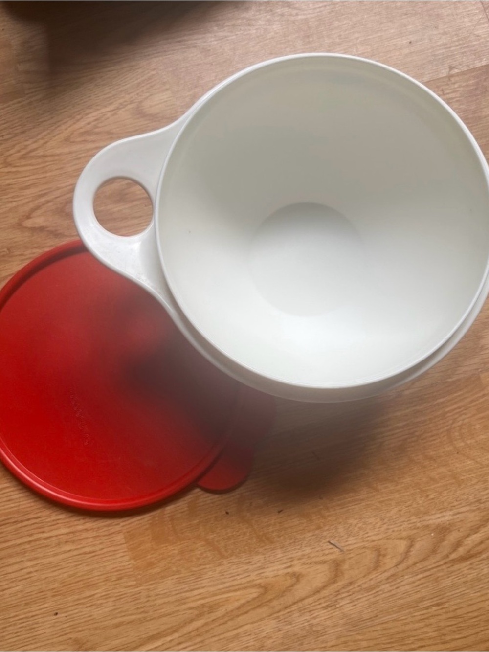 Tupperware White Plastic Mixing Bowl with Red Lid